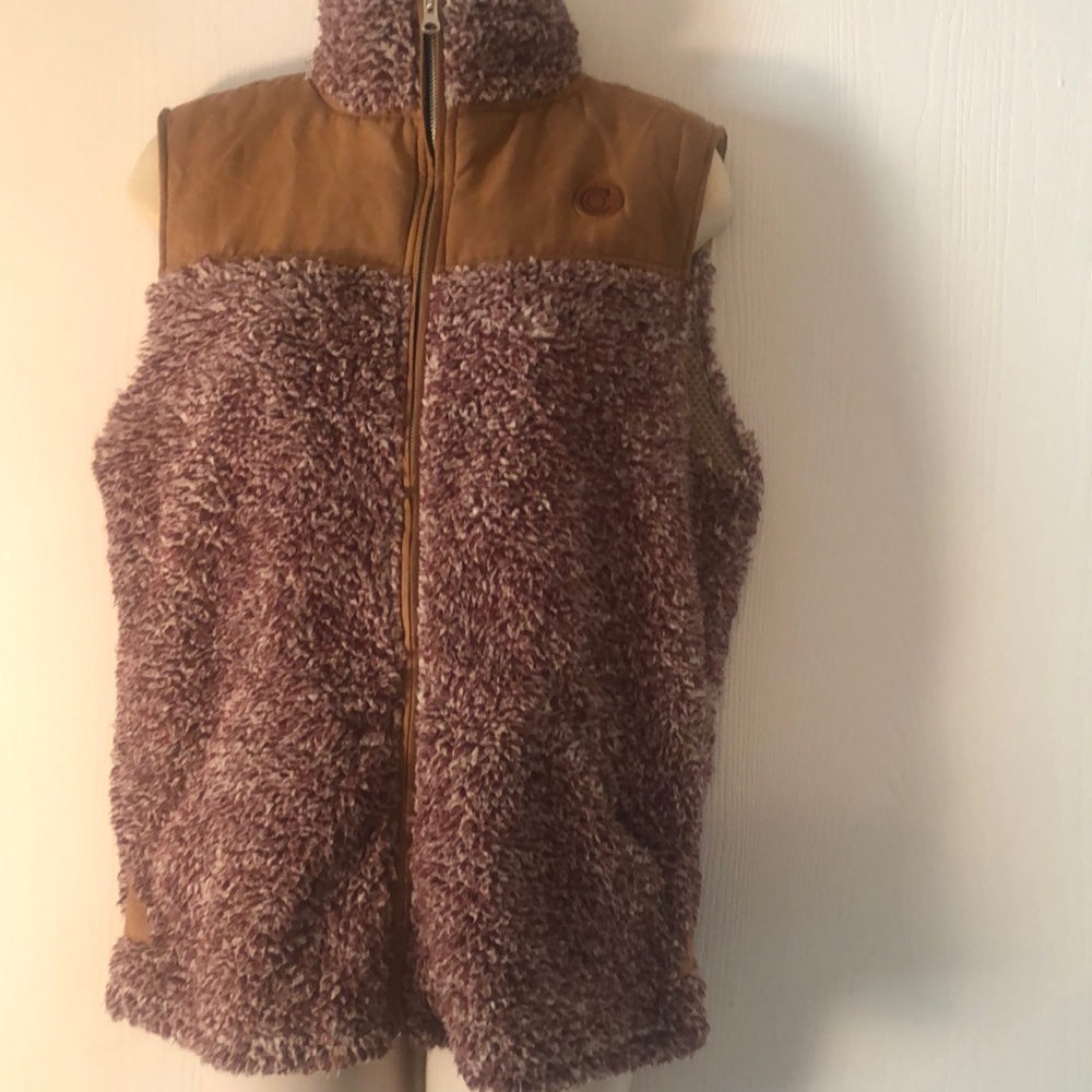 Woman’s Charlie O. By Kinnucans zip up vest